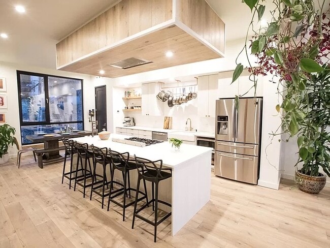 Building Photo - 803 54th St