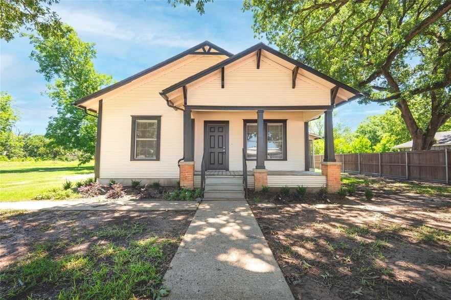 Primary Photo - 307 S Crockett Street