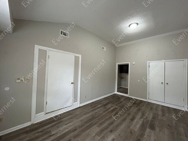 Foto del edificio - 4330 Almo Ave