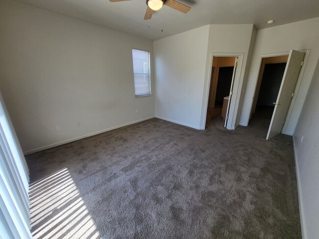 Building Photo - 365 Royal Troon Dr