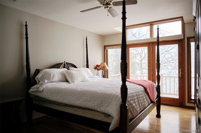 Foto del edificio - 136 Browning Blvd