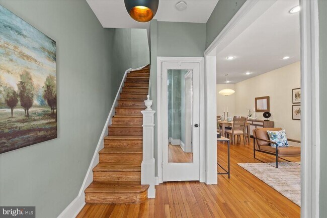 Building Photo - 916 K St NE