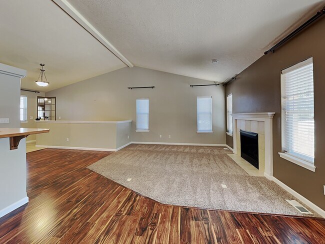 Foto del edificio - 915 S Mayhew Ln