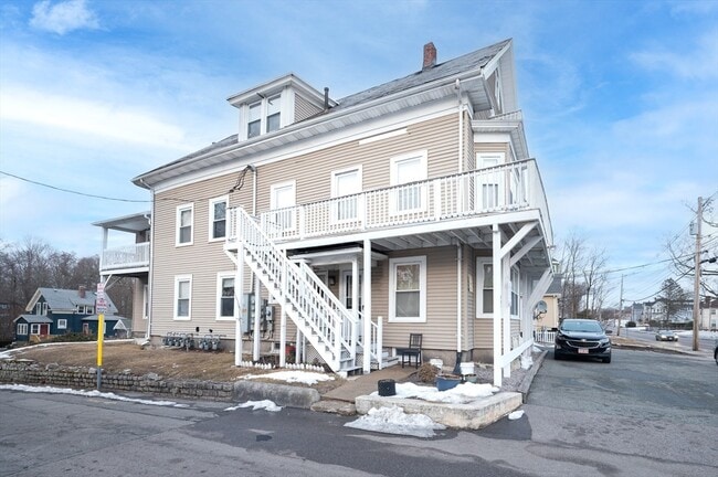 Building Photo - 285 W Elm St