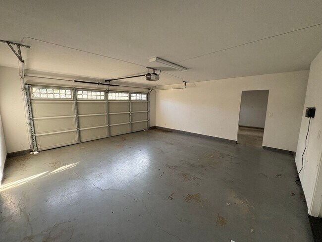 Foto del edificio - Green Acres Home Available Now!