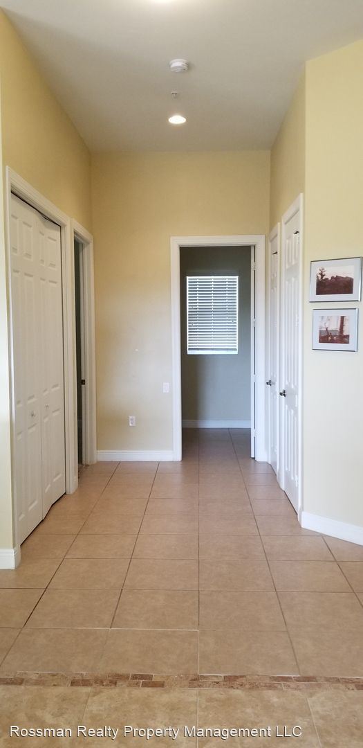 Building Photo - 3724 Agualinda Blvd