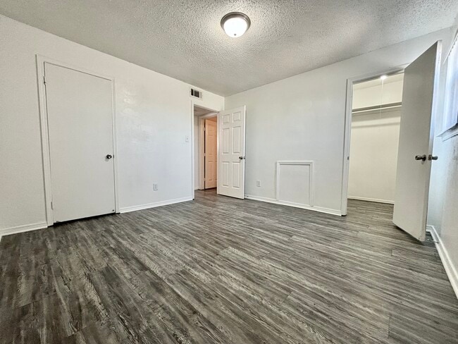 Building Photo - Candlewood Apartments