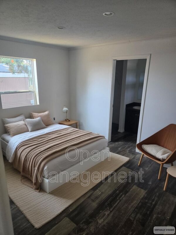 Building Photo - 900 N Curry Pike