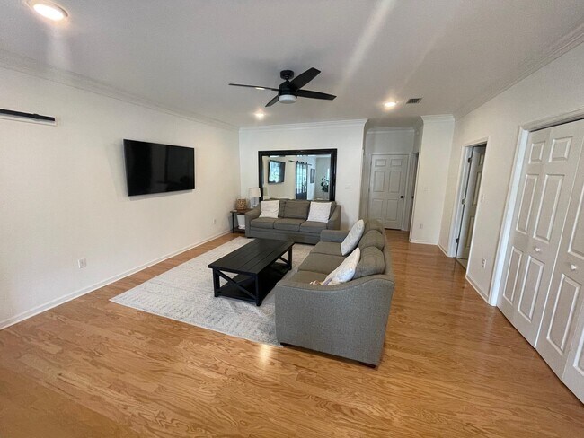 Foto del edificio - 1307 Hidden Timbers Pl