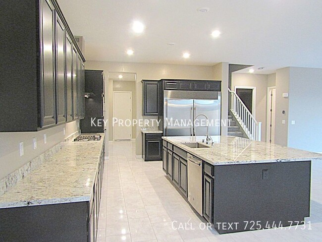 Building Photo - 5 BEDROOM 5 BATH HOME WITH POOL AND SPA IN...