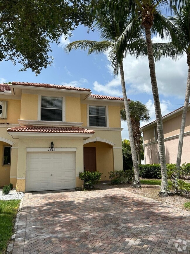 Building Photo - 1412 Seminole Palms Dr