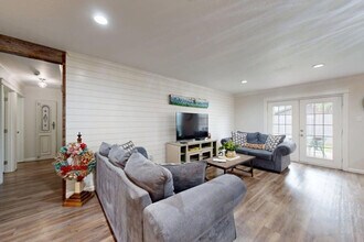 Building Photo - 3004 Red Robin Loop