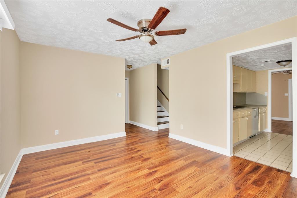 Foto principal - 9052 Wilcrest Dr