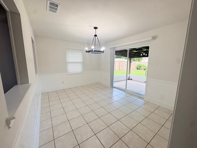 Building Photo - 3802 Roan Cir