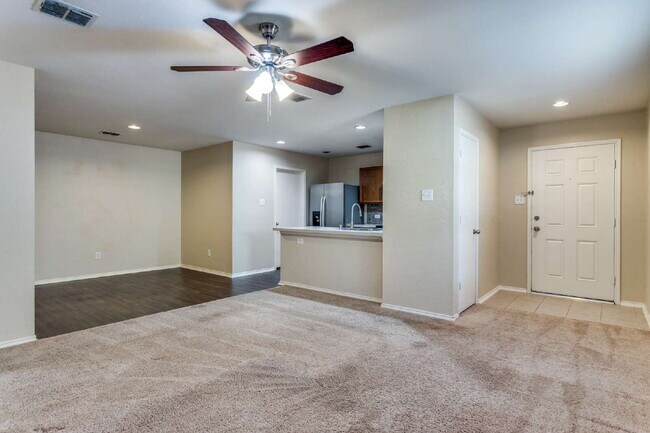 Foto del edificio - Beautifully Updated Duplex in Crowley! MOVE-IN SPECIAL!!!