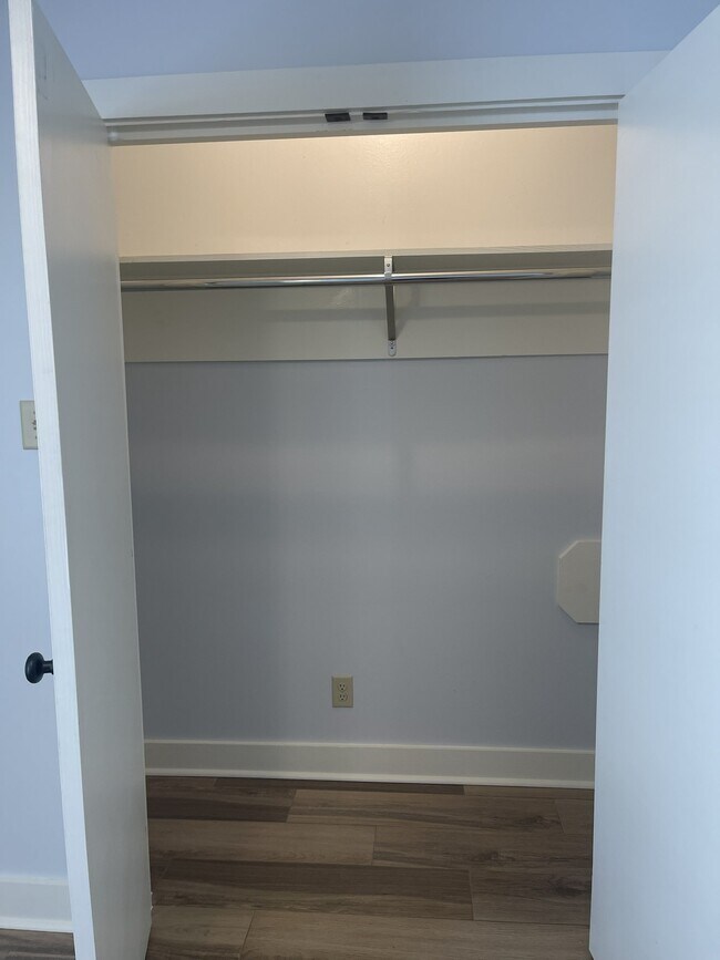 Foto del edificio - 515 E 8th St