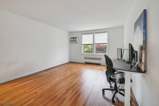 Foto del edificio - 176 Millburn Ave