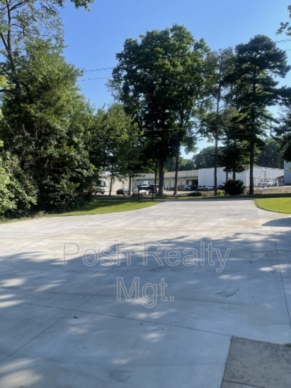 Building Photo - 3523 Old Battleground Rd