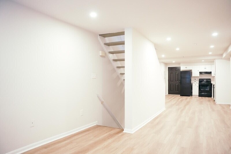 Primary Photo - 916 W Lombard St