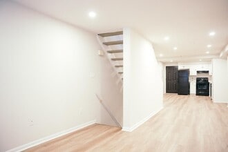 Building Photo - 916 W Lombard St