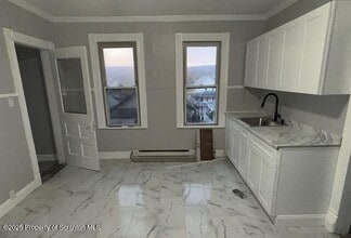 Building Photo - 622 Alder St