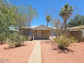 Building Photo - 1118 W Roosevelt St