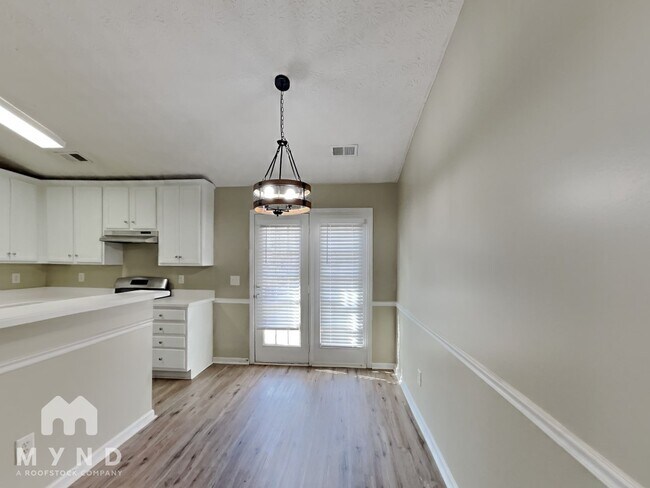 Foto del edificio - 185 Waters Edge Dr