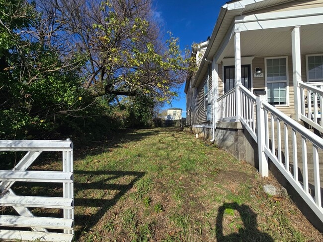 Building Photo - Updated 3 Bedrooms, 1.5 Bathrooms on a Dou...