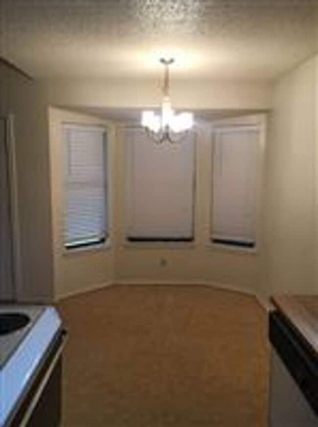 Building Photo - 2127 Hidden Hill Dr