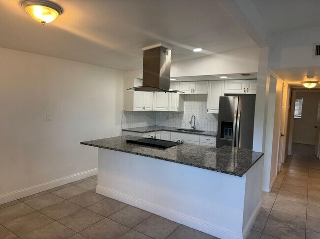 Foto del edificio - 8715 N Hyaleah Rd