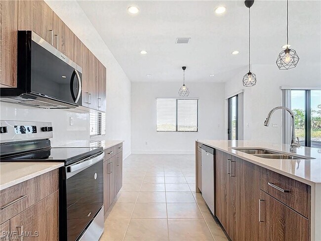Foto del edificio - 5773 Cassidy Ln