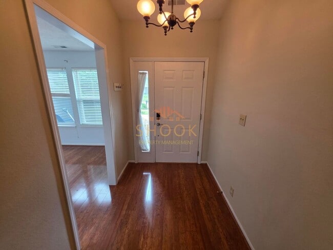 Building Photo - COZY 3BR HOME W/ RELAXING BACKYARD