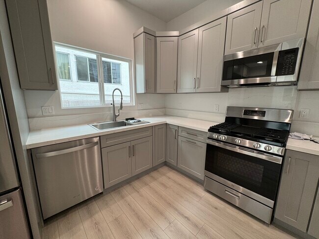 Foto del edificio - 1207 N Kingsley Dr