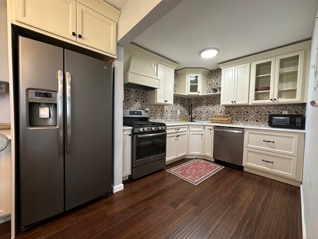 Building Photo - 61 E Broadway