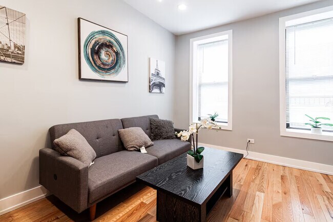 Foto del edificio - 1624 W Beach Ave