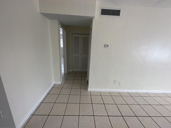 Foto del edificio - 1370 NE 119th St
