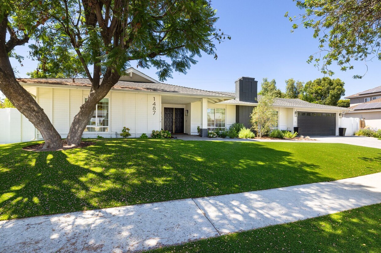 Primary Photo - 5 bedroom 2.5 bathroom home in Shadow Oaks