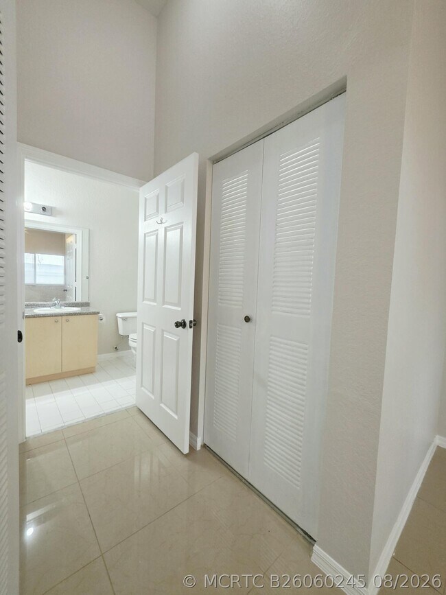 Foto del edificio - 260 Crestwood Cir
