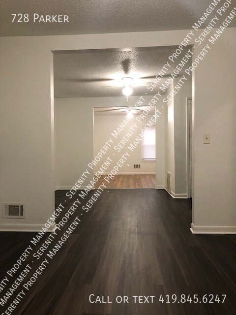 Foto del edificio - 728 Parker Ave