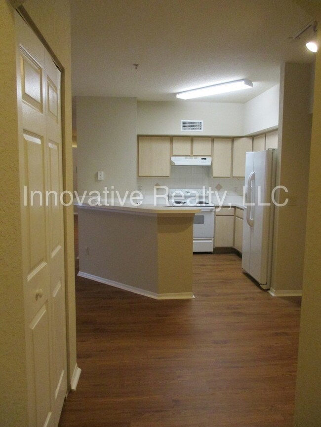Building Photo - 824 Camargo Way