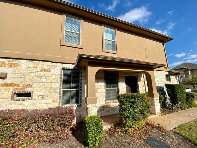 Building Photo - Lovely 4 bed/2.5 bath Corner Condo w/ Flex...
