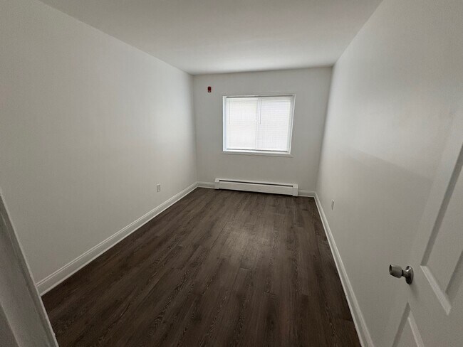 Building Photo - 559 2nd Ave