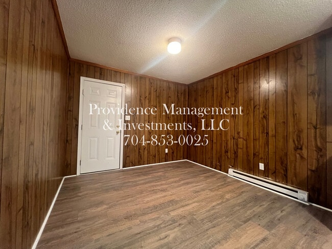 Building Photo - 1815 Alpine Dr