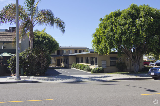 Foto principal - 2775 Roosevelt St