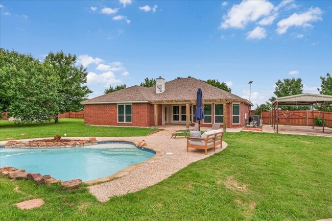 Foto del edificio - Luxury Lease on 1+ Acre with Saltwater Pool & Workshop in Ponder ISD!