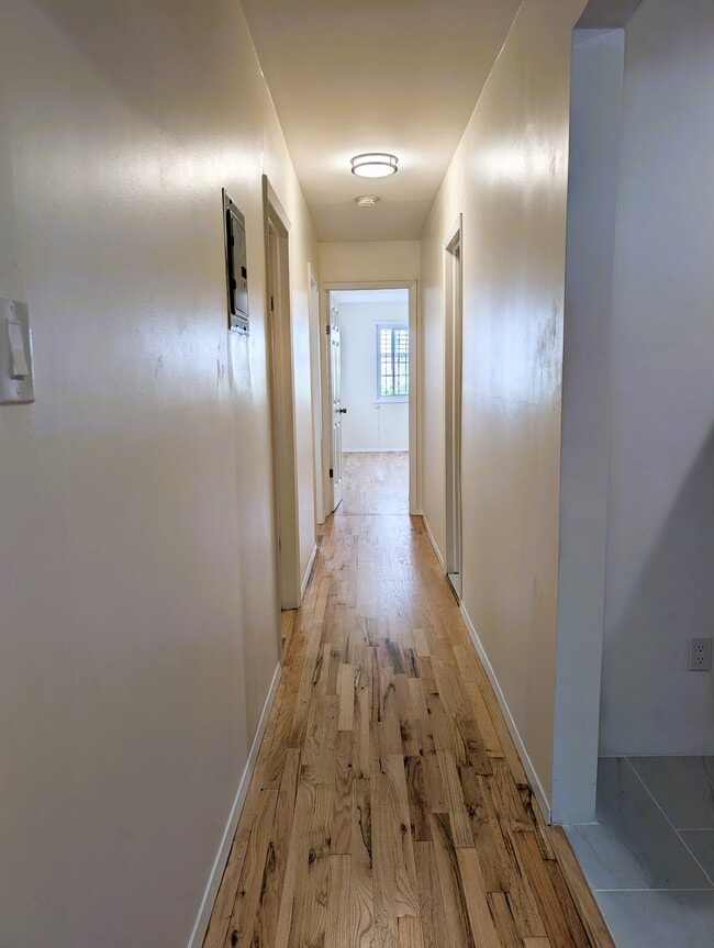 Building Photo - 45 E 51st St