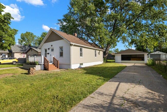 Building Photo - 11259 Chapp Ave