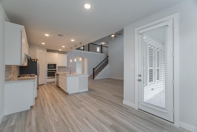 Foto del edificio - 155 Renodes Garden Ln