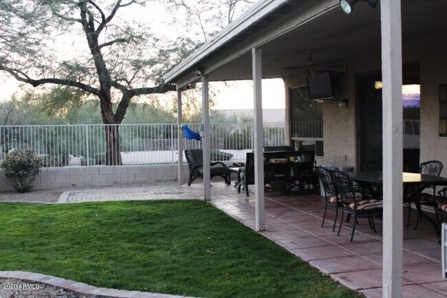 Foto del edificio - 9817 E Pine Valley Rd