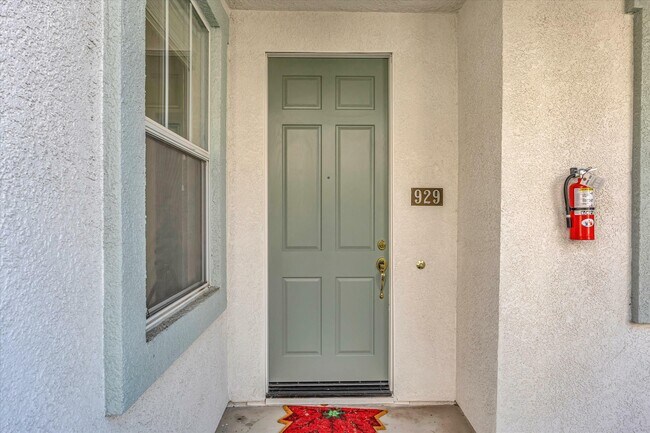 Foto del edificio - 929 Monarch Cir